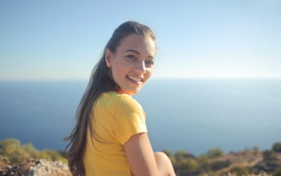 LA DOCTORA LAURA PORRÚA EXPLICA EN CUÍDATE PLUS LOS RIESGOS OCULARES DE LA EXPOSICIÓN SOLAR SIN PROTECCIÓN